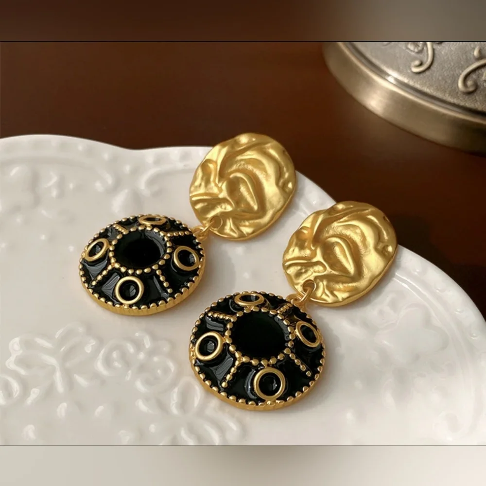 Golden Stella Black & Gold Brilliance Vintage Styled Pierced Earrings